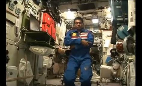Bagaimana Cara Astronaut Wudhu Dan Salat Di Luar Angkasa Berita Baru