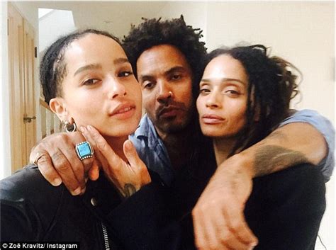 Zoë kravitz age is 30 years old. Zoe Kravitz shows off her toned legs in pretty pastel ...