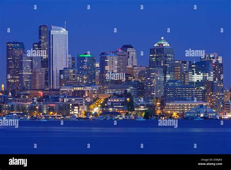 The Seattle Skyline At Night Seattle Washington Usa Stock Photo Alamy