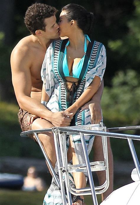 amazing information kim kardashian with her husband kris humphries honeymoon kissing moment