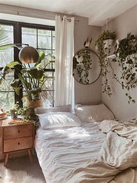 Aesthetic Minimalist Plant Bedroom Decor