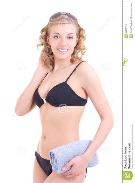 Portrait De Belle Femme Mince Dans Le Bikini Avec La Serviette Au Dessus Du Blanc Photo Stock