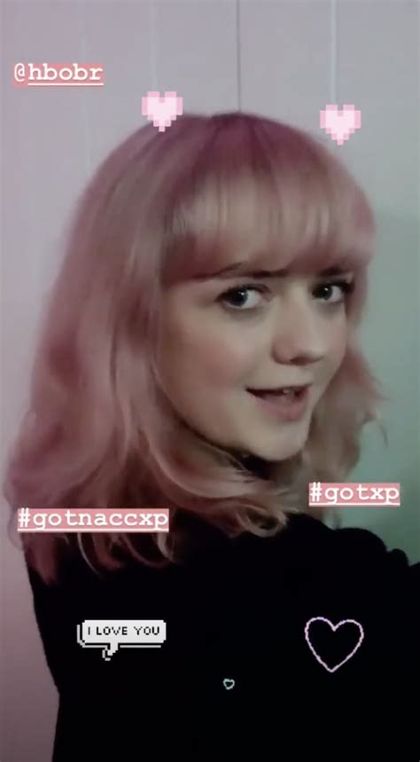 Maisie Williamss Pink Hair 2018 Popsugar Beauty