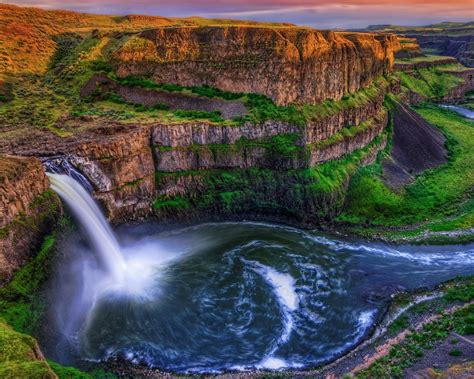 Spectacular Waterfalls Widescreen Desktop Wallpaper 02