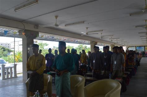 Penceramah undangan khas adalah y.bhg dato kazim elias. MAJLIS SAMBUTAN MAULIDUR RASUL 2019 ~ KOLEJ TINGKATAN ENAM ...