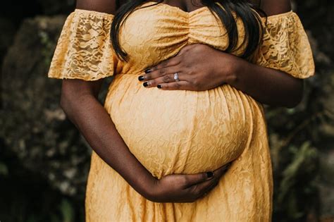 How To Stage Your Own Maternity Photo Shoot At Home — Mater Mea