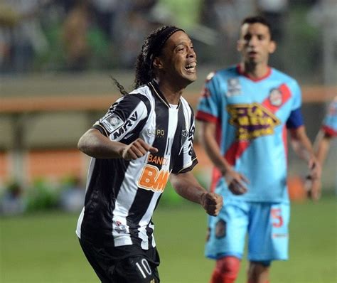 Video Flipping Great Tribute To Football Legend Ronaldinho Metro News