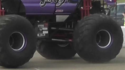 Monster Truck Sets Diff On Fire Youtube