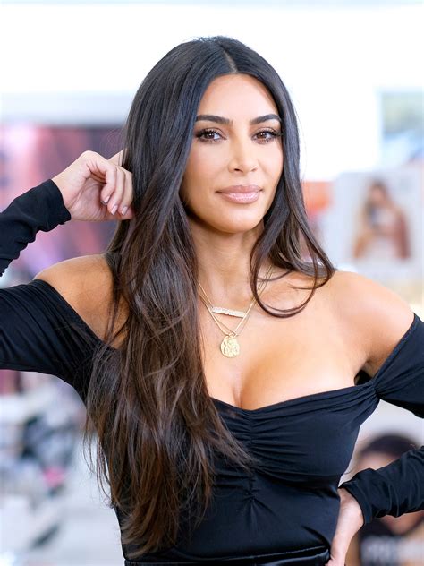 Kim Kardashian Looks Hot As She Recreates Legally Blonde