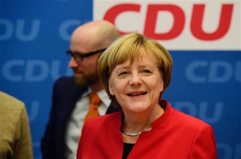 Merkel Bekræfter Genopstiller Til Posten Som Kansler Udland Dr