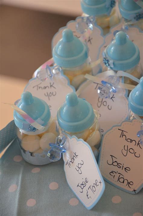 Lovely baby shower thank you notes, wording ideas are presented here to help you choose best words for your baby shower gift thank you notes. Thank you gift for guests | Baby shower thank you gifts ...
