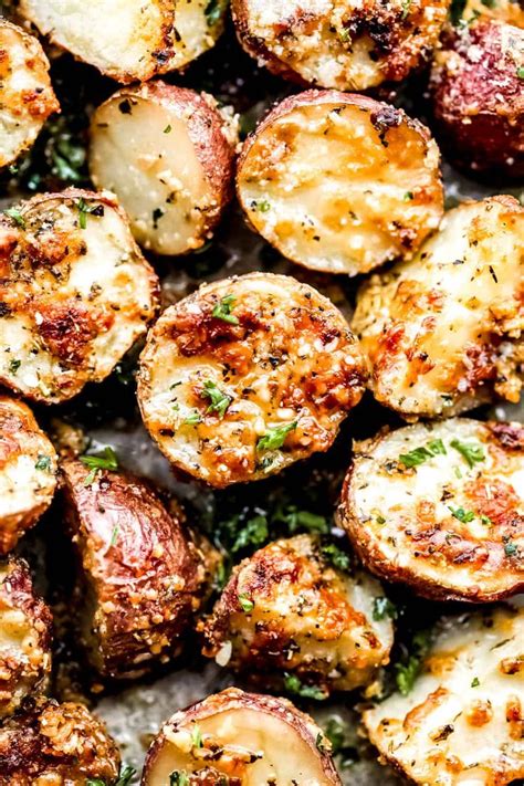 Parmesan Garlic Roasted Potatoes That Roast In The Oven And Get A