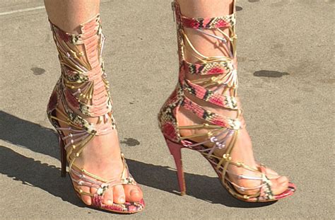 Julianne moore photo and hot pictures. Celebrities With Bad Feet | Celebrities With Ugly Toes - SHEfinds