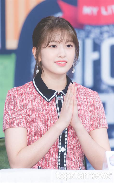 Izone / 아이즈원 / アイズワン. HD포토 아이즈원(IZ*ONE) 안유진, '아이즈원이라는 걸그룹은 잘 ...