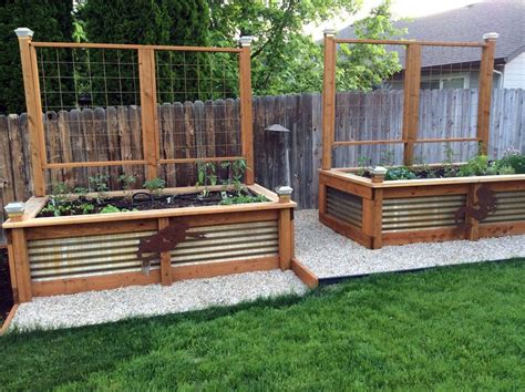 Raised gardens are perfect for edible plants and vegetable gardens. 35 Inspiring Raised Garden Beds Best For Your Outdoor Decor in 2020 | Diy raised garden ...