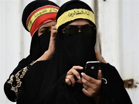Saudi Arabia To Open Women Only Mobile Phone Shopping Center