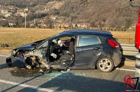 Borgofranco D Ivrea Incidente Sulla Statale Un Ferito