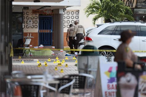 tiroteo en miami deja dos muertos y 20 heridos la nación