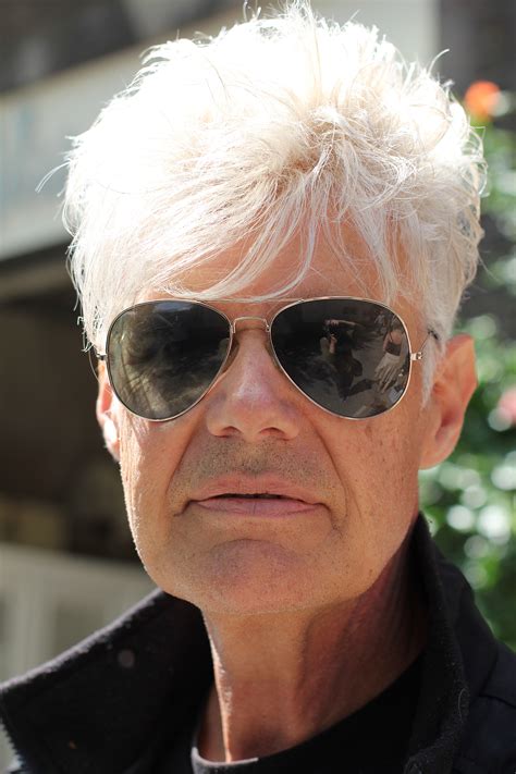 2 this is no easy. portret Ad Visser