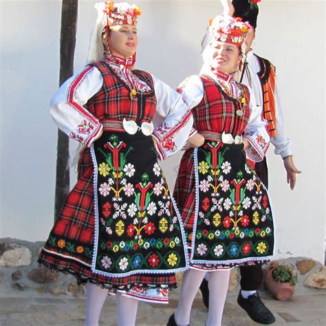 Тракийски народни носии Дамски тракийски носии