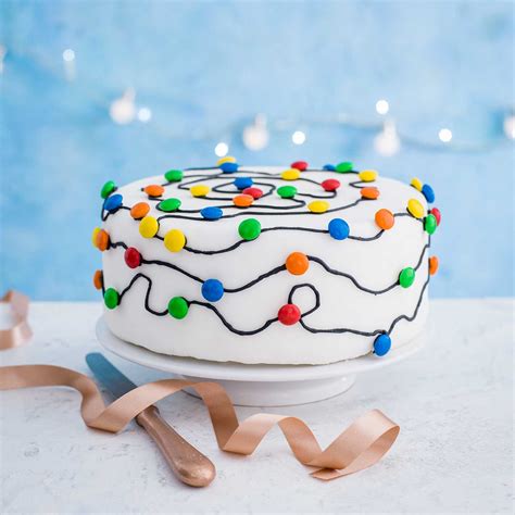 This is an officially licensed dr. Christmas cake decorating idea: how to make a Christmas ...