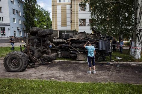 En Ukraine Le Chaos De La Guerre Gagne Donetsk