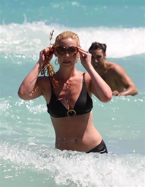 Cheery Katherine Heigl Displaying Her Phenomenal Bikini Body