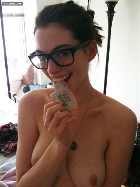 Anne Hathaway Nude Celeb Showed Boobs At Home 2017 Nudbay