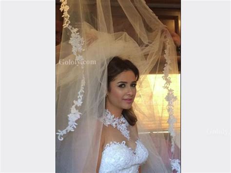 وشهدت الأيام الماضية مناوشات بين ياسمين عبد العزيز وبوسي شلبي عبر مواقع التواصل الاجتماعي، وازدادت حدة الأزمة بعد استضافة الأخيرة للفنانة ريهام حجاج، لتتحدث عن زواجها من رجل الأعمال محمد حلاوة، طليق ياسمين عبد العزيز. طلاق ياسمين عبدالعزيز