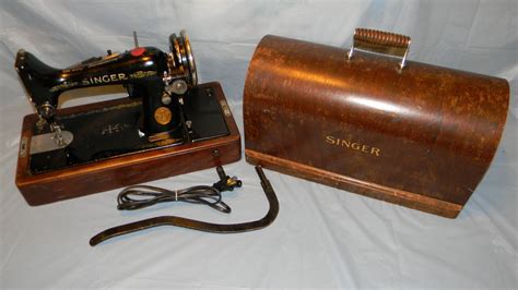 Vintage Antique 1927 Singer Sewing Machine Model 99 And Bentwood Case