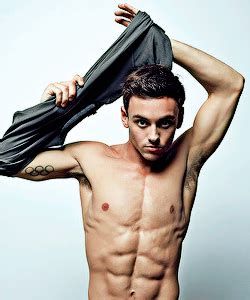 THE MALE CELEBRITY FAMOUS MALE PICTURE BLOG Tom Daley Sexy Shirtless Photoshoot For New Calendar