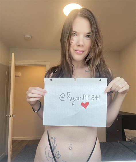 Ryan 18k 🇦🇺the Promo Guy On Twitter 🚨𝔽𝕦𝕔𝕜 ℝ𝕪𝕒𝕟 𝔽𝕣𝕚𝕕𝕒𝕪🚨 🤍 Ladies Drop Your Pics ⬇️⬇️ For