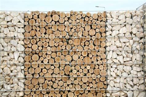 Eine möglichkeit wäre, ihn mit farbigen glasperlen zu verfeinern. Gabionenzaun Ideen - 30 Varianten aus Stein, Holz und Glas ...
