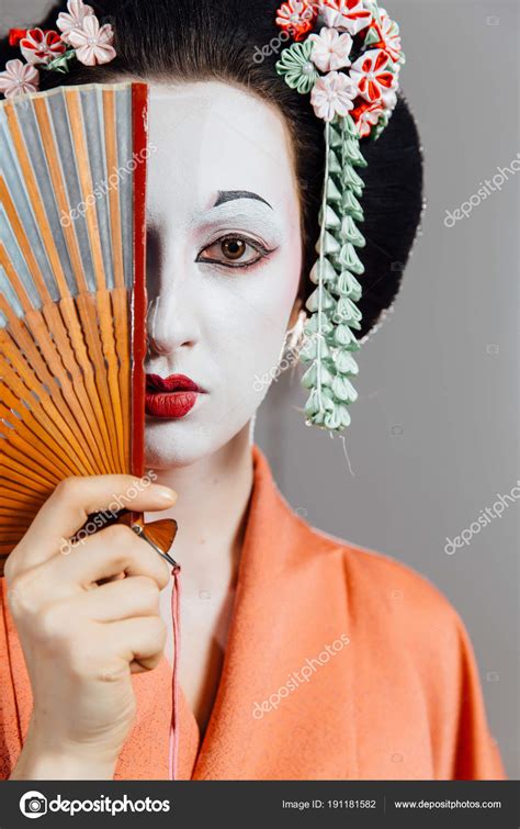 Ancient han dynasty makeup_season 1 all natural it's the process to make the traditional chinese makeups. Woman in geisha makeup and a traditional Japanese kimono ...