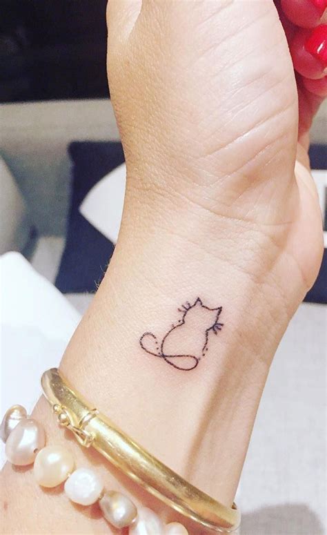 25 Inspiradores Diseños De Tatuajes De Gatitos Para Los Amantes De Los