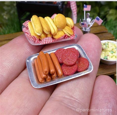 Création miniature saucisses steak et pain Miniature Crafts