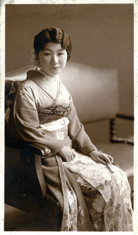 Vintage Portraits Of Beautiful Japanese Women Dressing In Kimonos From The S Vintage