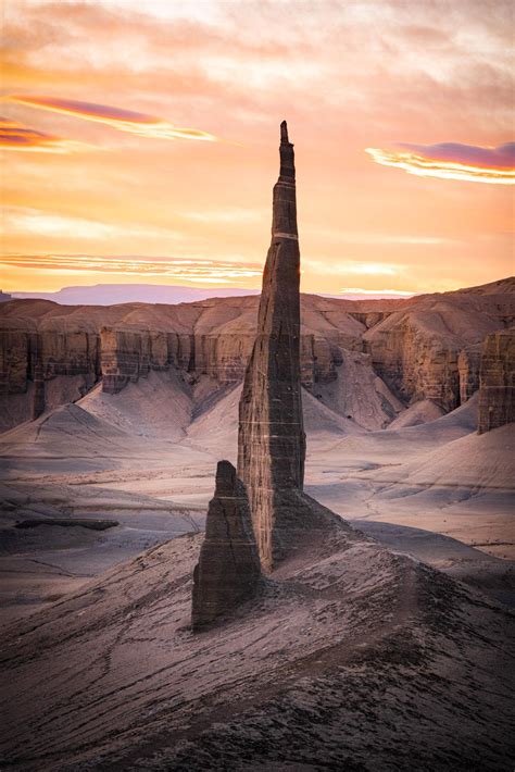 Expose Nature Spire In Central Utah Oc 1366 × 2048 Nickolasawarner