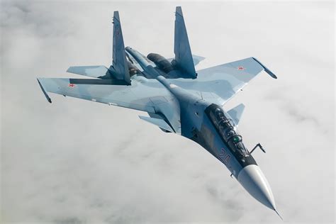 Video Watch Russias Su 30sm Fighters Perform Crazy Barrel Rolls And