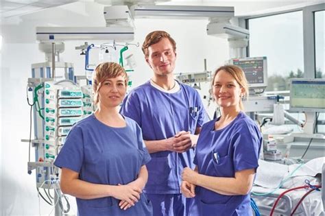 Thomas betten aus 50678 köln finden sie oben rechts unter dem punkt öffnungszeiten. Pflege Intensivstationen Foto: ©Kliniken Köln, Ahrens ...