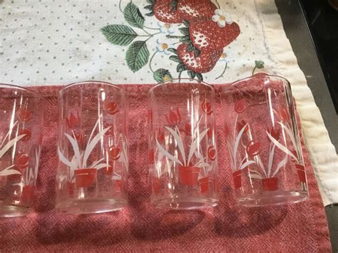 Vintage Juice Glasses Set Of Red Tulip Pattern Tulip Design Etsy