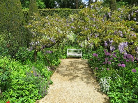 Garden path sentences are used in psycholinguistics to illustrate that human beings process language one word at a time. The Gardener's Eye: The Best of English Gardens 2015