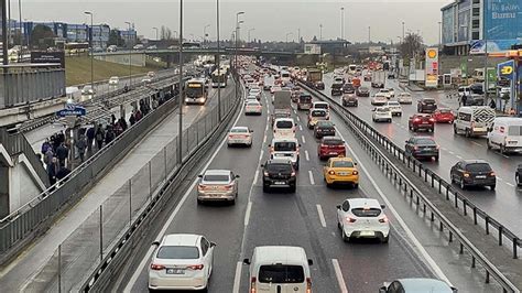 İstanbul da bayramın birinci günü trafik yoğunluğu