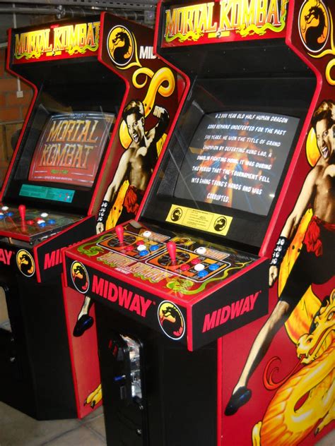 Learn some killer moves, including special ones, and kick some ass! SOLD Mortal Kombat 1 ded arcade -2 pieces-