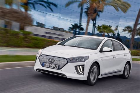 We are introducing hyundai's the first fully electric car, ioniq 5. Hyundai Ioniq Electric (2020) - Watts On