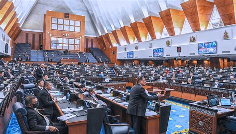 Like the dewan rakyat, the dewan negara meets at the malaysian houses of parliament in kuala lumpur. Isu Pengangguran, Topik Menarik Dibahas Di Dewan Rakyat ...