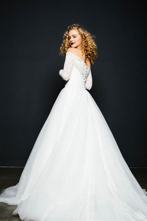 To connect with brautkleider, join facebook today. Brautkleid Langarm in Spitze | unglaubliches küssdiebraut ...