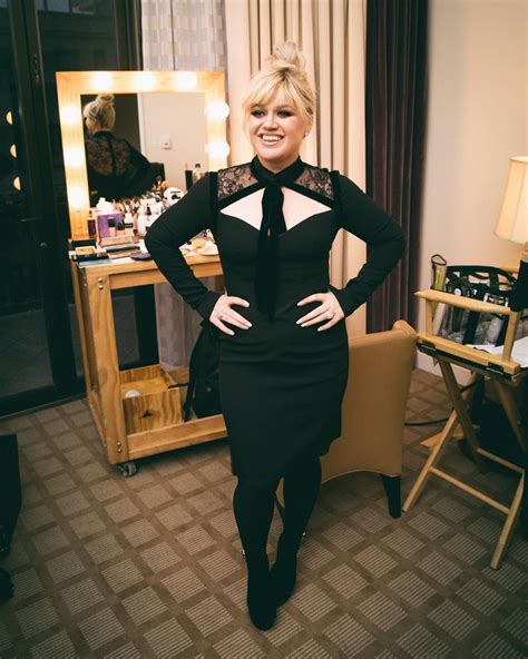 Kelly Clarkson Debuts New Lighter Hairdo With Bangs Kelly Kelly Clarkson Hairdo