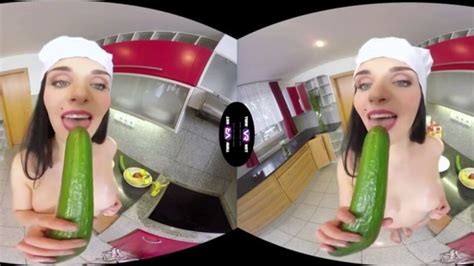 Lucia Denvile Girl Plays With Cucumber Vr Viarabrius