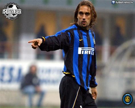 Gabriel omar batistuta of roma in action during the serie a 8th round league match between roma and fiorentina played at the olimpico stadium in. FUTBOL RETRO Banco de Imagenes: Gabriel Batistuta (Newells, Boca Jrs, Fiorentina, Roma, Argentina)